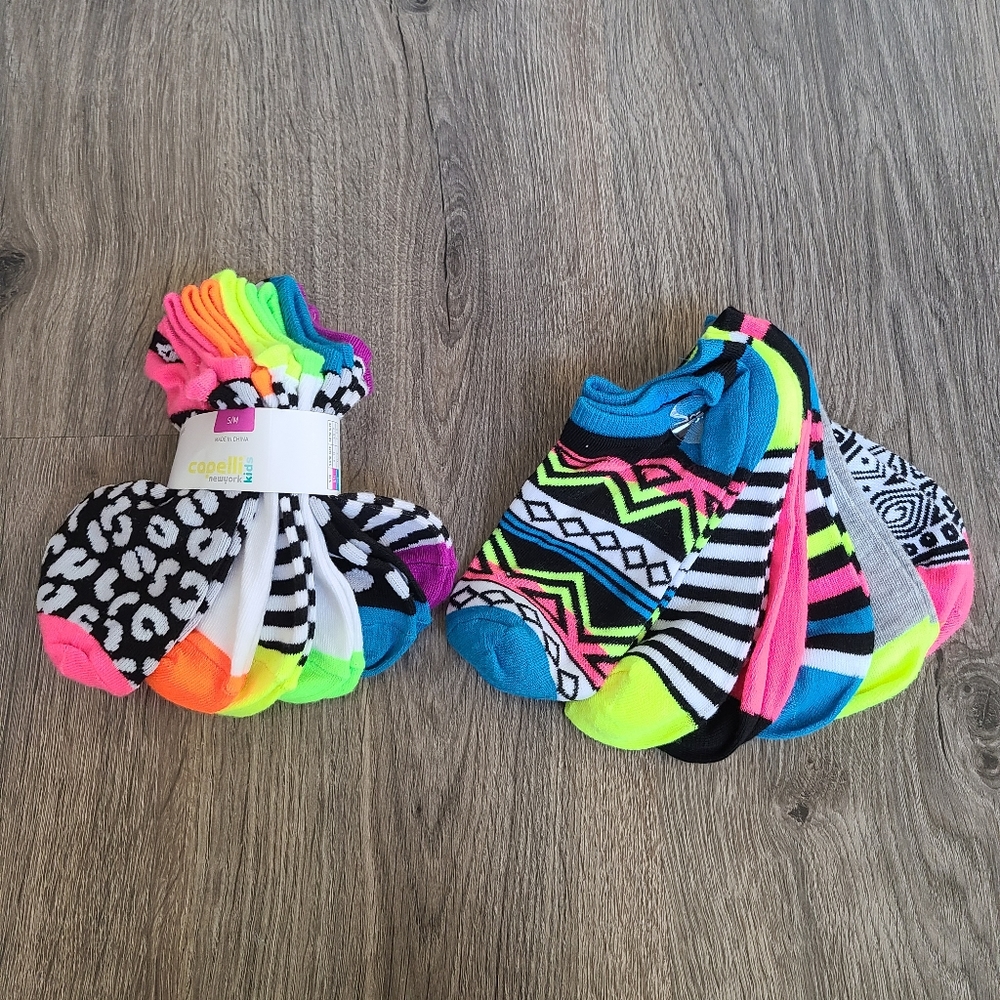 Bundle of 12 pair girls socks. - Picture 3 of 4